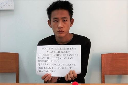Trên đường mua ma túy về sử dụng thì bị bắt