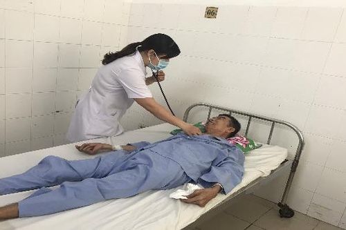 Cứu sống người đàn ông bị hóc xương đầu cá trong thực quản
