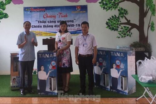 Mang nước sạch về cho trẻ em Lạng Sơn