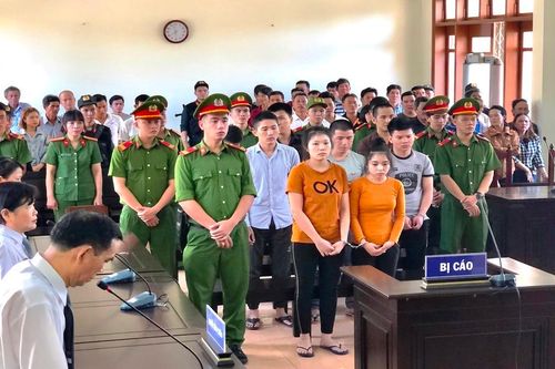 Mâu thuẫn trong lúc nhậu, nữ tiếp viên gọi bạn trai đến đánh khách tử vong