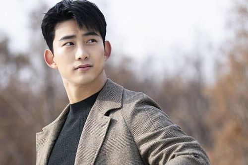 Bạn gái của diễn viên Taecyeon là nhân viên văn phòng 29 tuổi