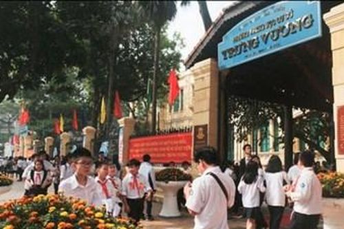 Xác minh người phụ nữ mặc áo xe ôm công nghệ lừa đón học sinh