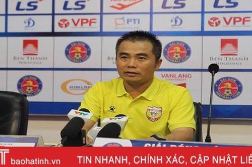 HLV Phạm Minh Đức cảm ơn hàng ngàn cổ động viên Hà Tĩnh