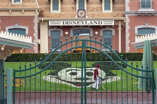 Mỹ: Công viên Disneyland tại California hoãn mở cửa trở lại