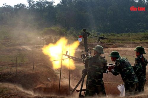 Triển lãm ảnh 'Ống kính người chiến sĩ' của Thiếu tướng Nguyễn Thiện Minh