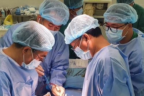 Phẫu thuật nội soi 3D giải thoát bệnh nhân khỏi khối u buồng trứng 'khủng'