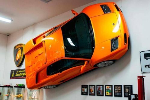 Cận cảnh Lamborghini Diablo VT treo tường đang được rao bán