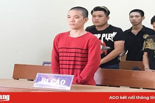 Bênh vực bạn lấy dao đâm người