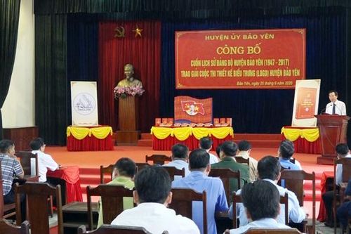 Huyện ủy Bảo Yên công bố cuốn lịch sử Đảng bộ huyện (1947 – 2017)