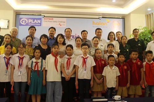 Bảm bảo an toàn giao thông cho học sinh, trẻ em đi xe buýt