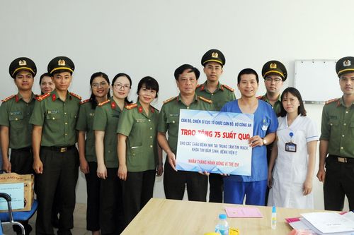Sẻ chia khó khăn với các em nhỏ bị bệnh tim bẩm sinh