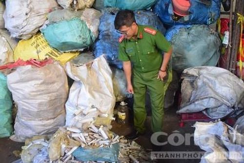 Phát hiện cơ sở thu gom rác thải y tế nghi trái phép quy mô lớn