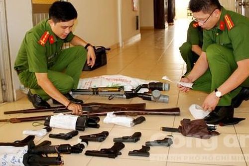 Công an Cần Thơ thu giữ lượng lớn súng, công cụ hỗ trợ