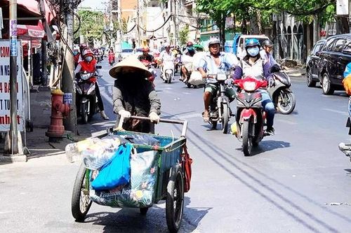 Đi bộ dưới trời nắng, nam thanh niên 20 tuổi nguy kịch phải thở máy