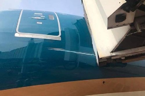 Máy bay của Vietnam Airlines va vào cầu ống dẫn: Cục Hàng không nói gì?