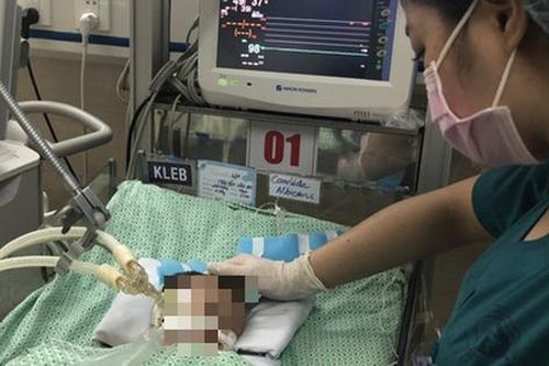 Bé sơ sinh bị bỏ rơi dưới hố ga ở Hà Nội bất ngờ diễn biến rất nặng, tiên lượng xấu
