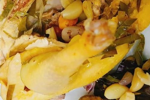 Gà nướng, rán, kho mãi cũng chán, thử luộc bằng cách không tốn 1 giọt nước, thành phẩm lại ngon ngọt, cả nhà đều mê tít