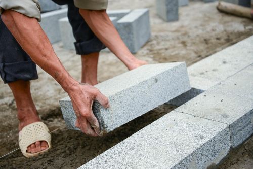Vỉa hè lát đá 'bền vĩnh cửu' ở Hà Nội
