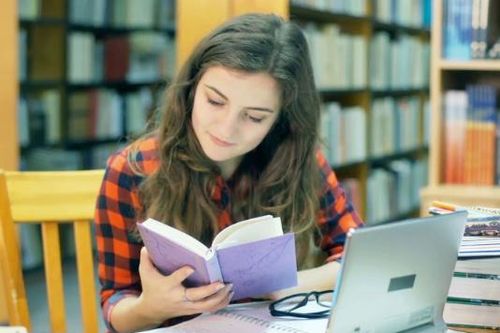 50 cuốn sách sinh viên đại học hàng đầu Mỹ cần đọc