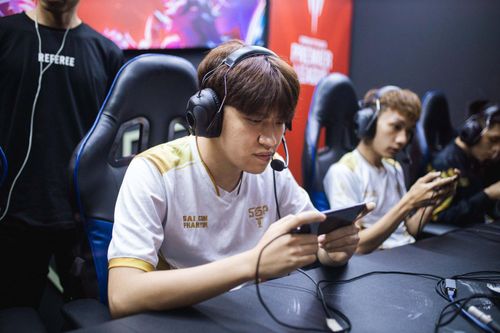 Đại diện VN chật vật hòa đội Liên Quân Thái Lan