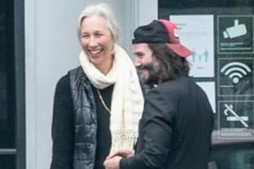 Keanu Reeves trở lại phim trường 'Ma trận 4' cùng bạn gái