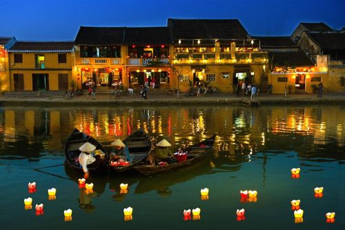 Phố cổ Hội An lung linh khi về đêm