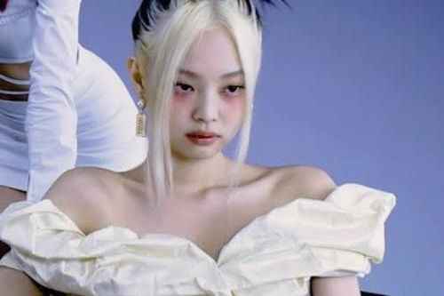 BlackPink mặc hanbok cách tân, trang điểm lạ trong MV mới