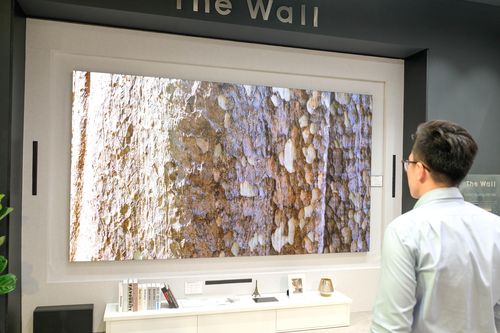 TV The Wall giá hơn 9 tỷ đồng về Việt Nam