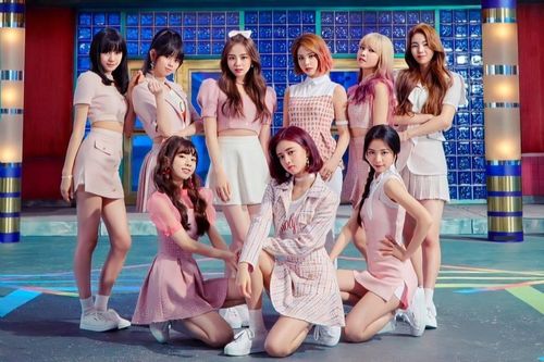 Nhóm nhạc 10X được khen xinh đẹp không kém TWICE