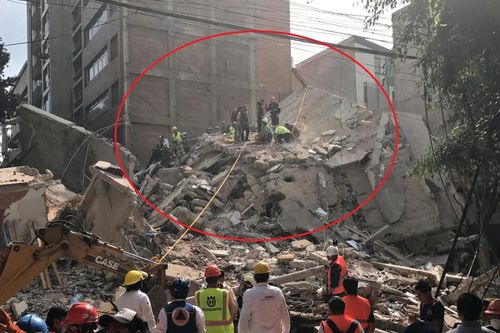 Động đất lớn tại Mexico khiến tòa nhà nghiêng ngả
