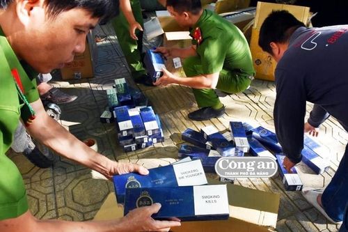 Xe khách chở hàng lậu