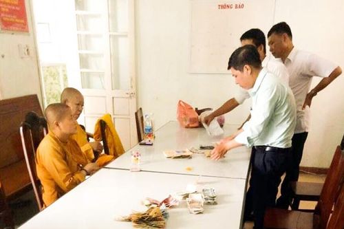 Kiên quyết xử lý người lang thang xin ăn biến tướng, người bán hàng rong chèo kéo khách