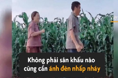 Cười không dứt với điệu nhảy chăn bò của cặp vợ chồng nông dân
