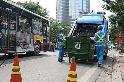 Hà Nội tăng cường kiểm tra, giám sát các xe vận chuyển rác sinh hoạt