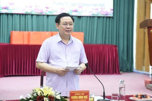 Phát triển kinh tế là nhiệm vụ trung tâm, xây dựng Đảng là then chốt