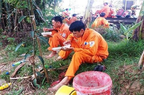 Công ty Điện lực Thừa Thiên Huế: Nỗ lực thực hiện nhiệm vụ trong thời tiết cực đoan