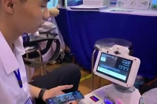 Robot quản gia của học sinh Trà Vinh