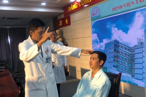Suýt mù mắt vì viêm xoang mũi