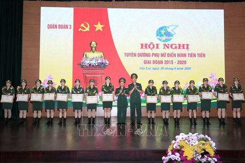 Tuyên dương phụ nữ điển hình tiên tiến Quân đoàn 3