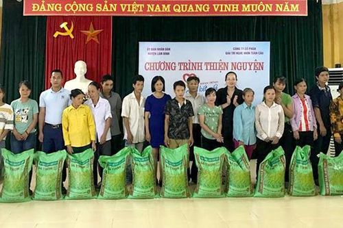 Hỗ trợ 4 tấn gạo cho 200 hộ nghèo huyện Lâm Bình