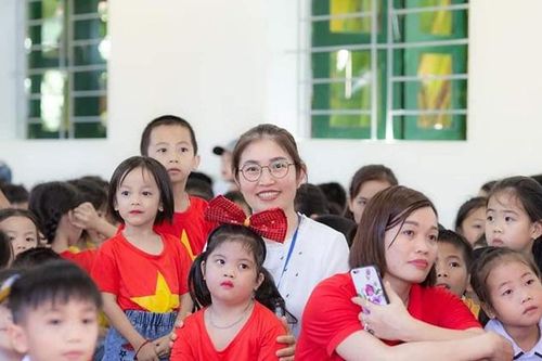 Cô hiệu trưởng giàu lòng nhân ái