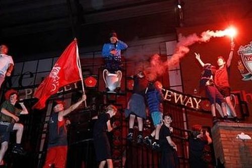 Được Chelsea giúp sức, Liverpool chính thức vô địch giải Ngoại hạng Anh