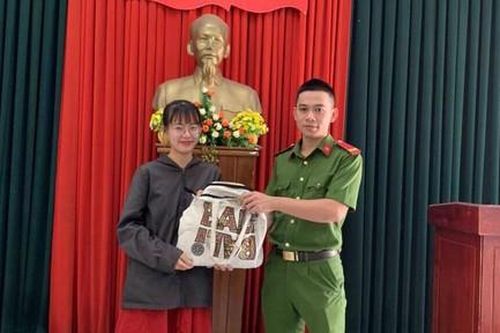 Chiến sĩ công an nhặt được tài sản trả lại người mất
