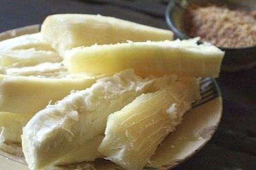 Bé 6 tuổi tử vong vì ăn sắn luộc: Lý giải của chuyên gia và những lưu ý khi ăn sắn