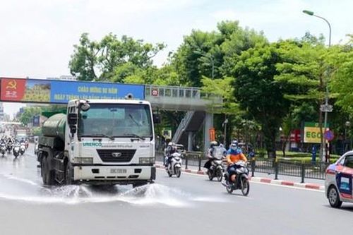 Hà Nội dự chi 114 tỷ đồng để phun nước hạ nhiệt ngày nắng gắt