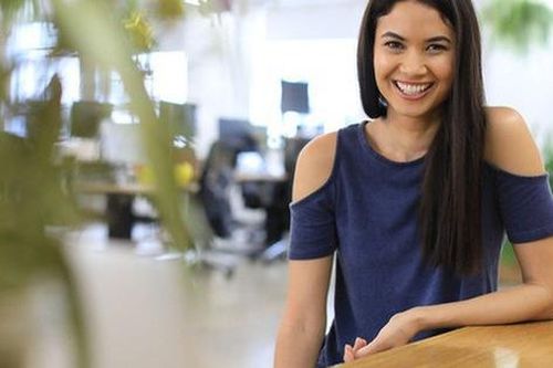 Chân dung nữ tỷ phú trẻ nhất nước Úc: Làm nên tài sản tỷ đô từ phòng khách gia đình, nhận lời cầu hôn với chiếc nhẫn 700 nghìn đồng