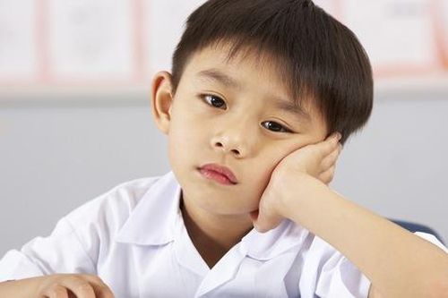 Vào mùa thi, cha mẹ 'phát sốt' vì không giải nổi toán lớp 5 giúp con