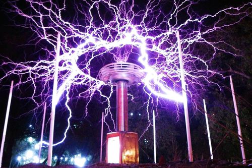 Tesla Coil: Thứ vũ khí khủng khiếp hay giấc mơ phát điện toàn cầu?