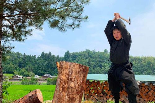 Thạc sĩ ninja đầu tiên ở Nhật - sáng làm nông dân, chiều tập võ