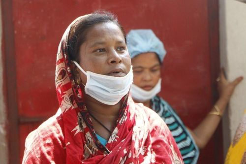 Gái mại dâm Bangladesh nhịn đói, bị đánh vì không có tiền trả ma cô